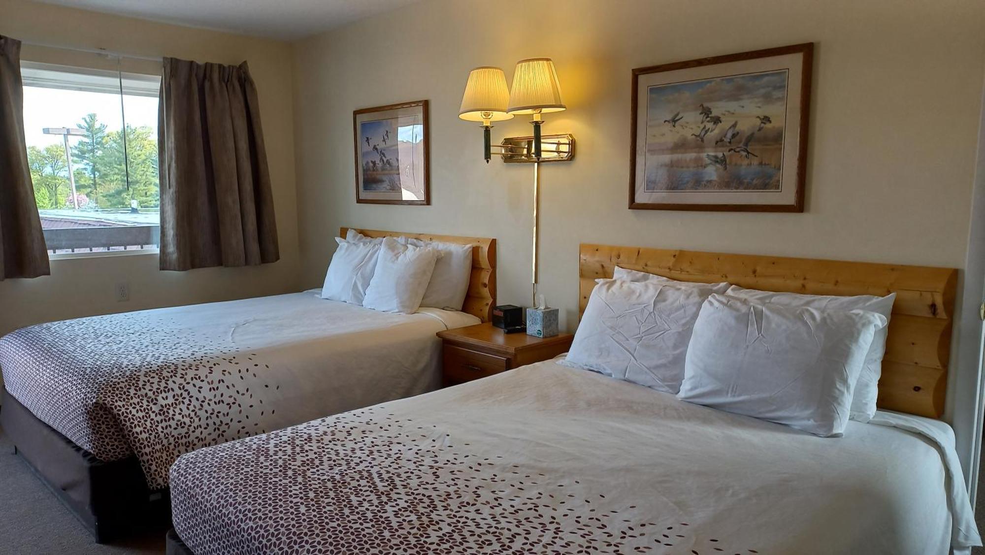 Grantsburg Inn Екстер'єр фото